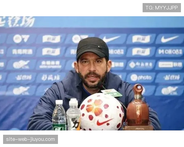 武汉三镇请来墨西哥主帅莫拉 战术风格面临转型阵痛 武汉三镇请来墨西哥主帅莫拉 战术风格面临转型阵痛